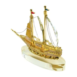 Golden Boat-Shaped Memento in Metal with Glass Base - Image 6